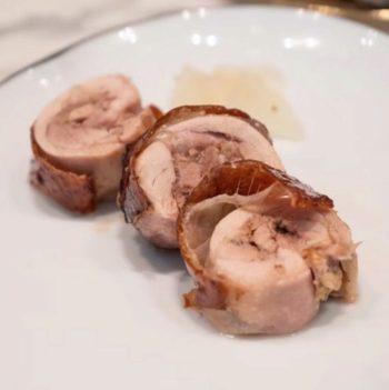 roti de porc au poivre et confit d'oignons